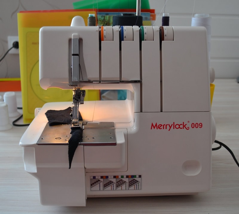 Плоскошовная швейная машина Merrylock 009