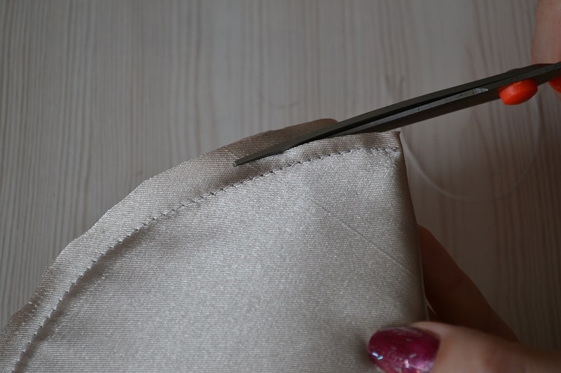 Как обтянуть тканью подплечники для платья